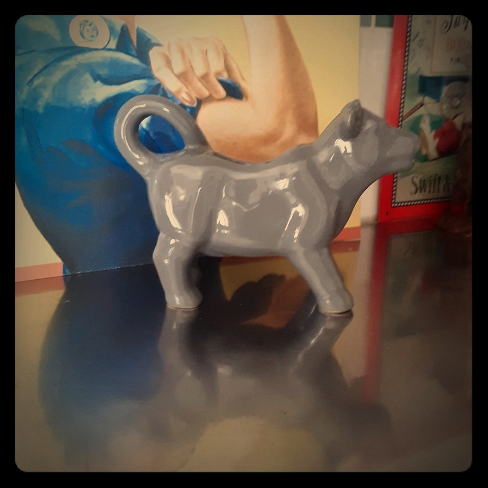 Cow cream pour